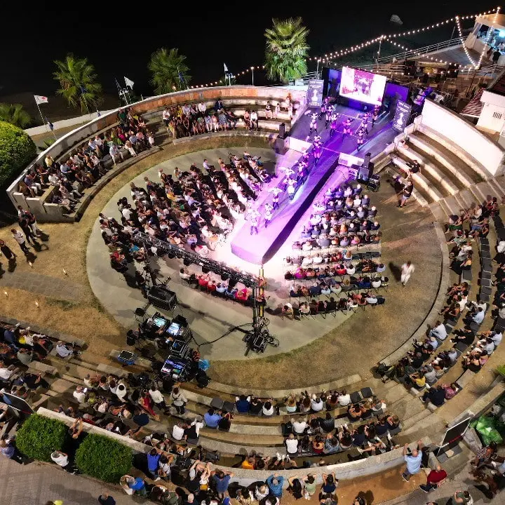 Premio Scintille Cultura Calabria 2025: assegnati i riconoscimenti alle eccellenze della regione\n
