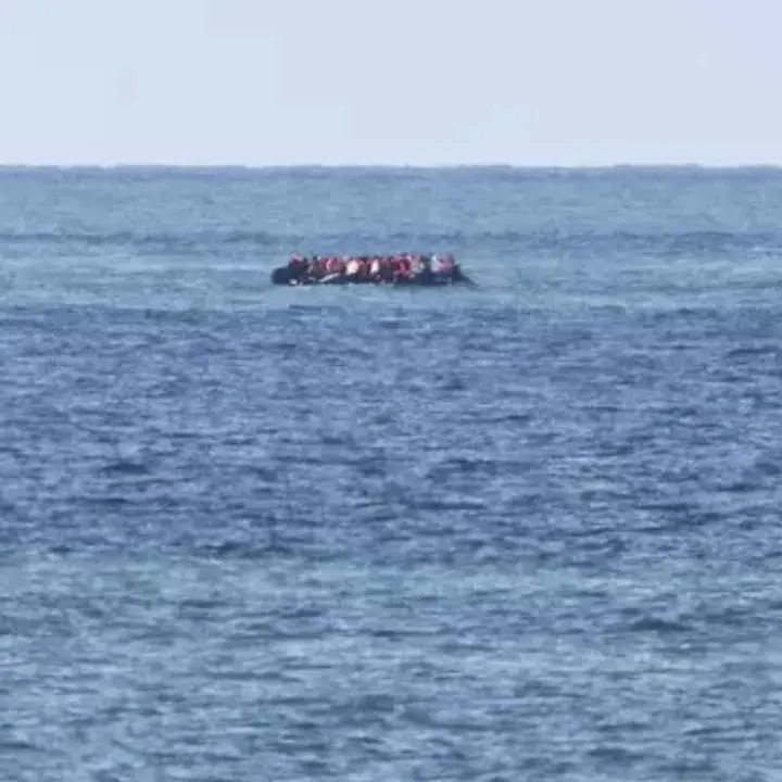 Lampedusa, si ribaltano due barconi di migranti: almeno 26 morti. Si cercano i dispersi