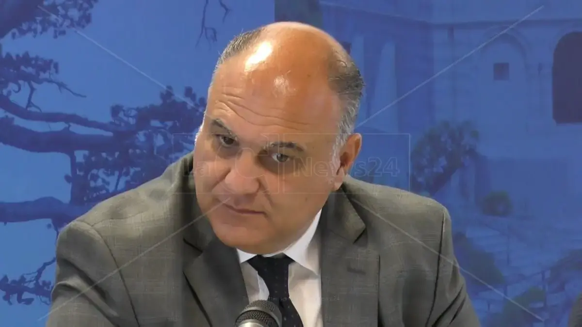<p>L&#39;assessore regionale Giovanni Calabrese</p>\\n