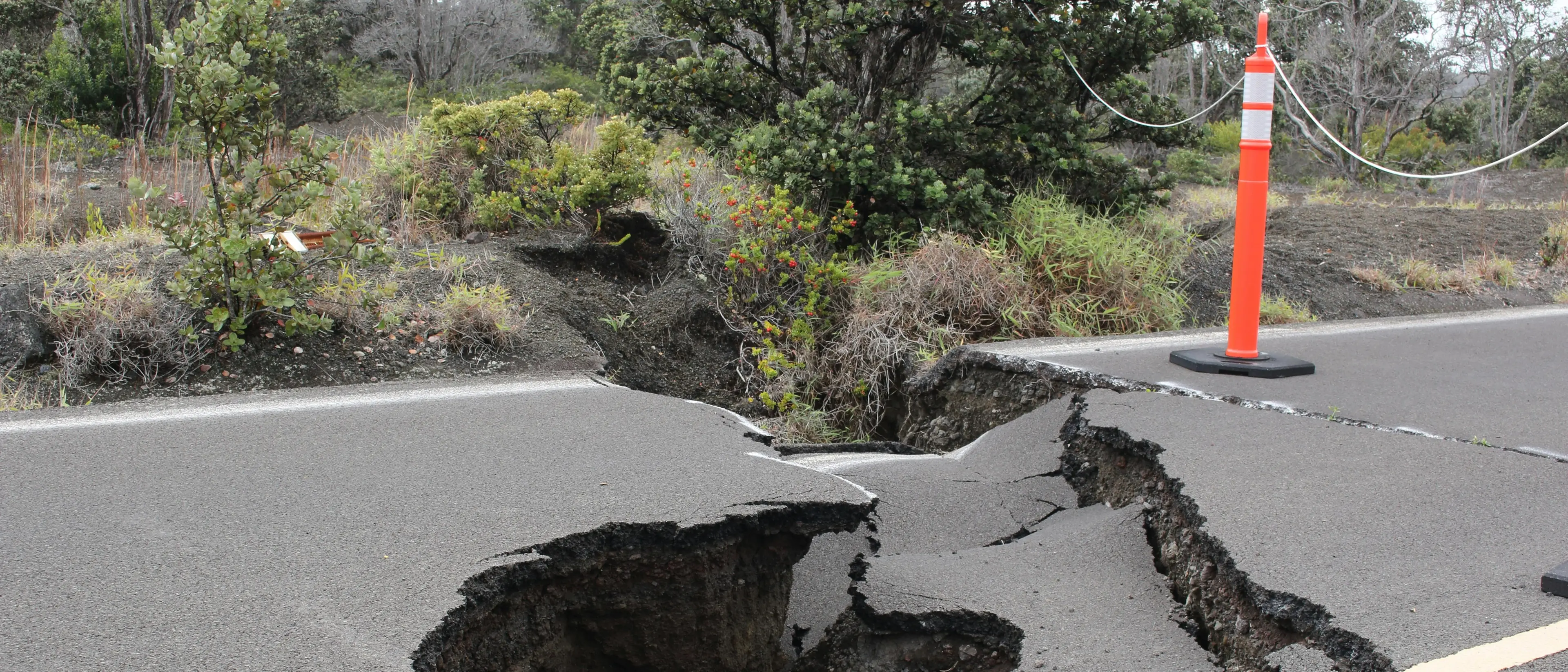 Calabria sotto assedio: frane, alluvioni ed\u00A0erosione delle coste minacciano 125mila cittadini. Cosenza la provincia più colpita\n