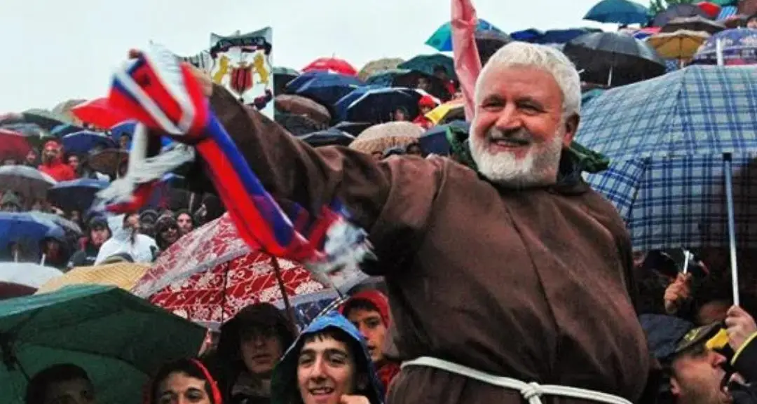«Cosenza perde una colonna»: Padre Fedele nelle memorie degli ultras