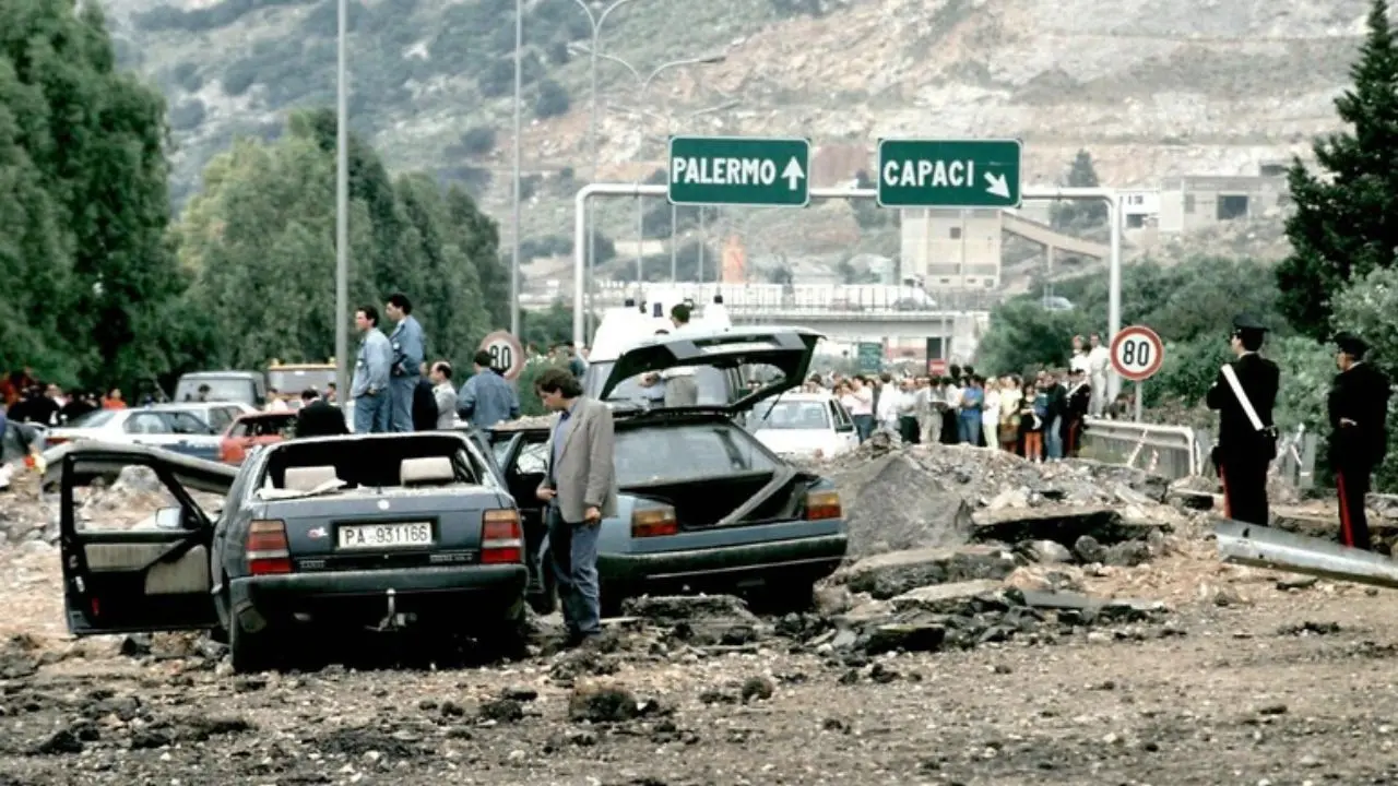 Da Tangentopoli alle bombe della mafia stragista: come il Potere invisibile plasmò la Seconda Repubblica