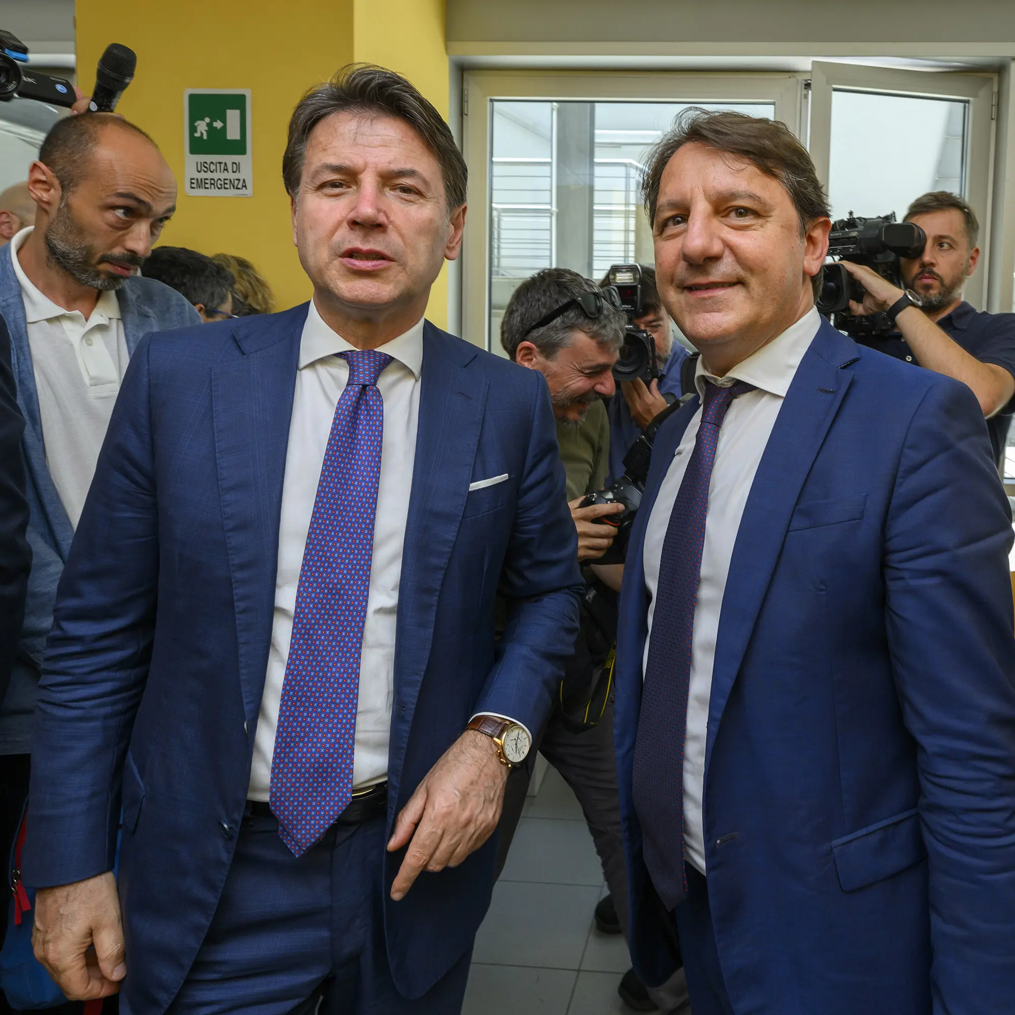 Regionali in Calabria, nel centrosinistra tutti vogliono Tridico ma nessuno riesce a convincerlo. E Occhiuto ringrazia\n