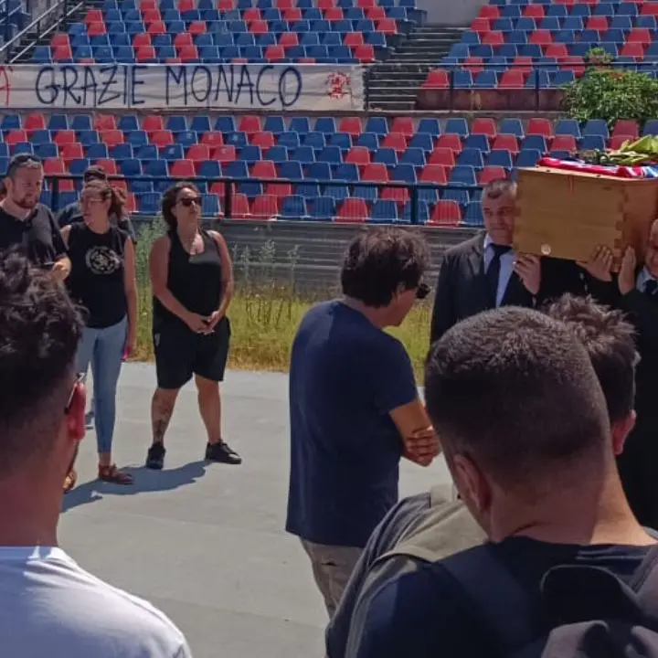 L’ultimo saluto dei tifosi\u00A0a Padre Fedele al Marulla\n
