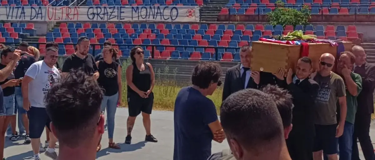 L’ultimo saluto dei tifosi\u00A0a Padre Fedele al Marulla\n