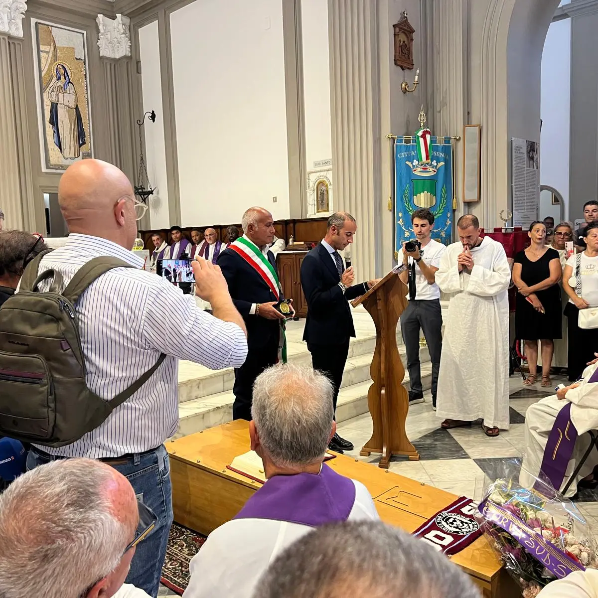 Cosenza consegna il sigillo civico a Padre Fedele\n