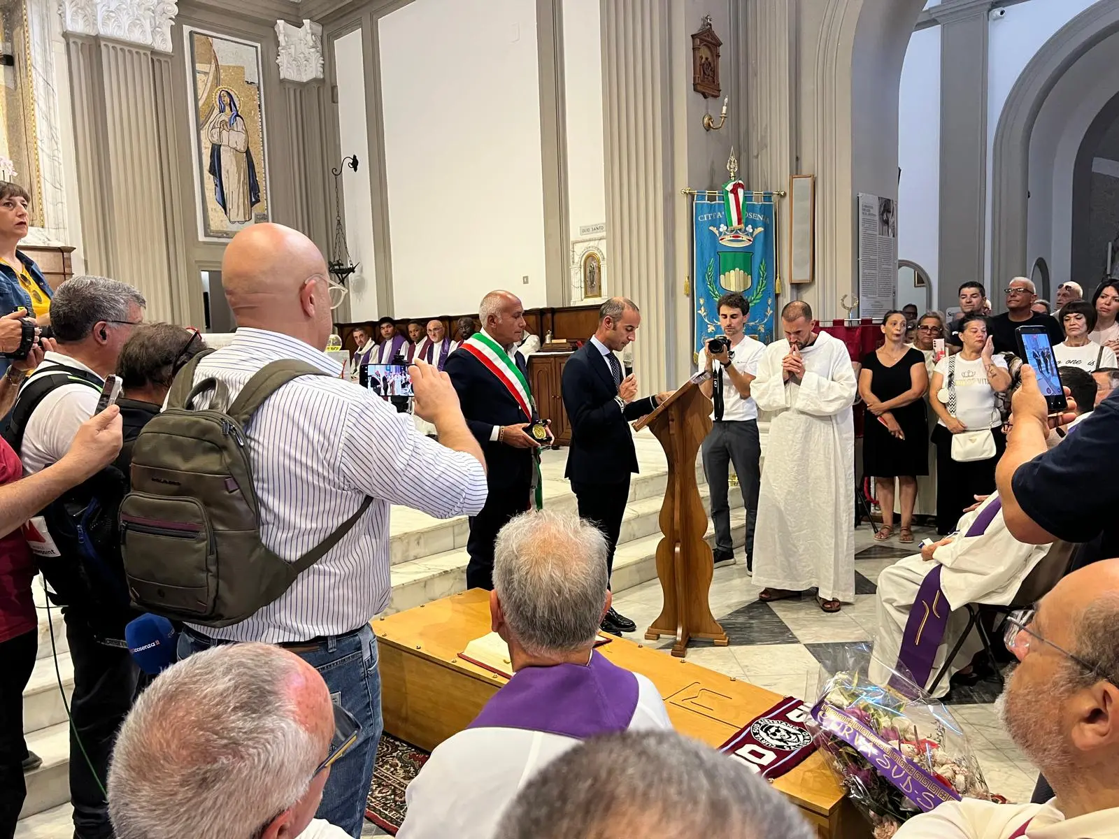 Cosenza consegna il sigillo civico a Padre Fedele\n