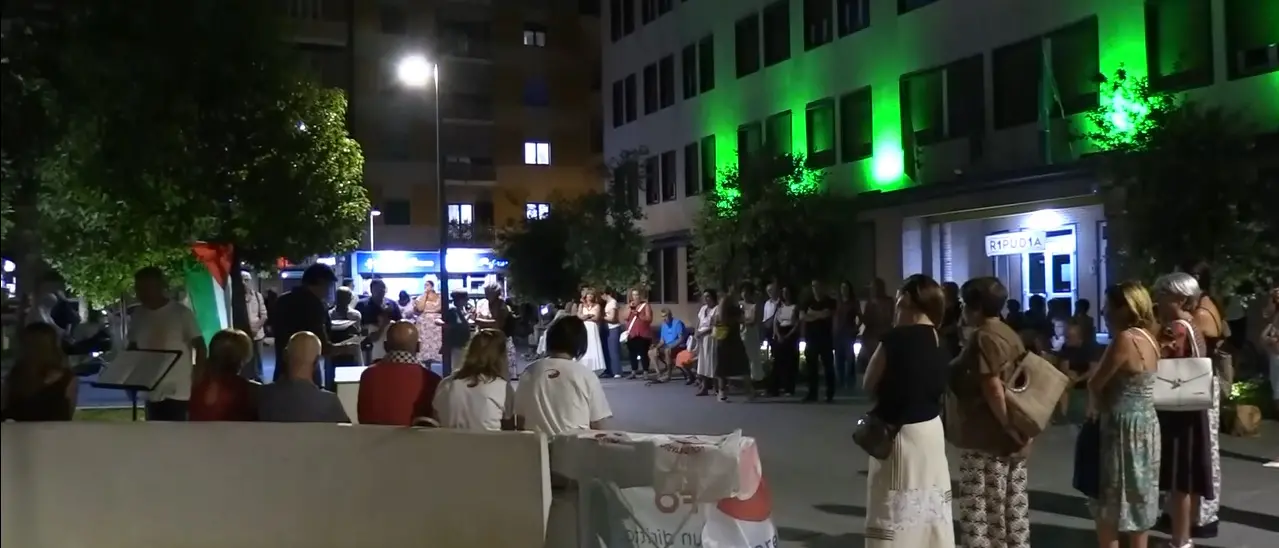 A Soverato associazioni in piazza per la pace a Gaza: «Non possiamo restare indifferenti»\n
