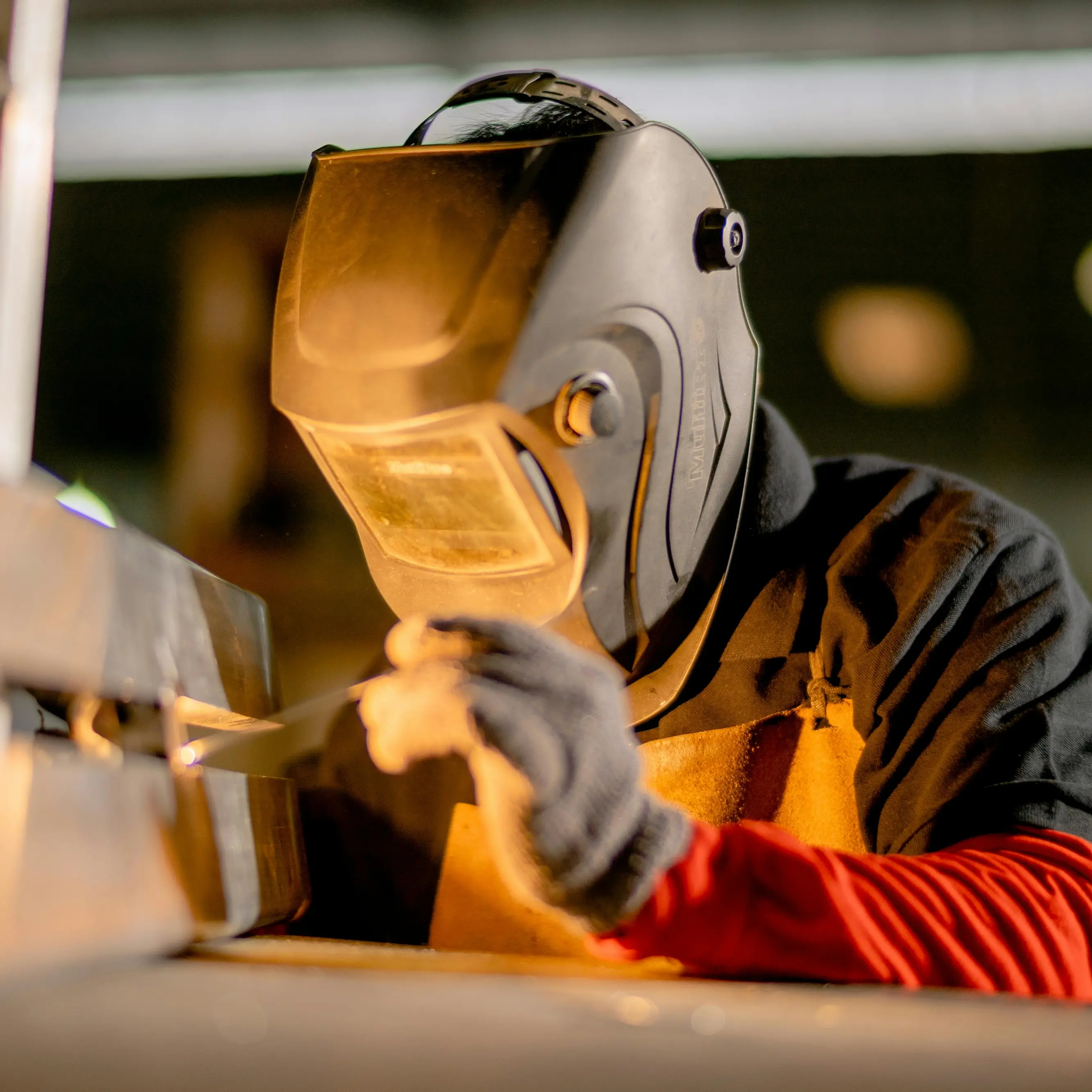 Ferragosto amaro per l’industria: migliaia di lavoratori in cassa integrazione e aziende in crisi\n