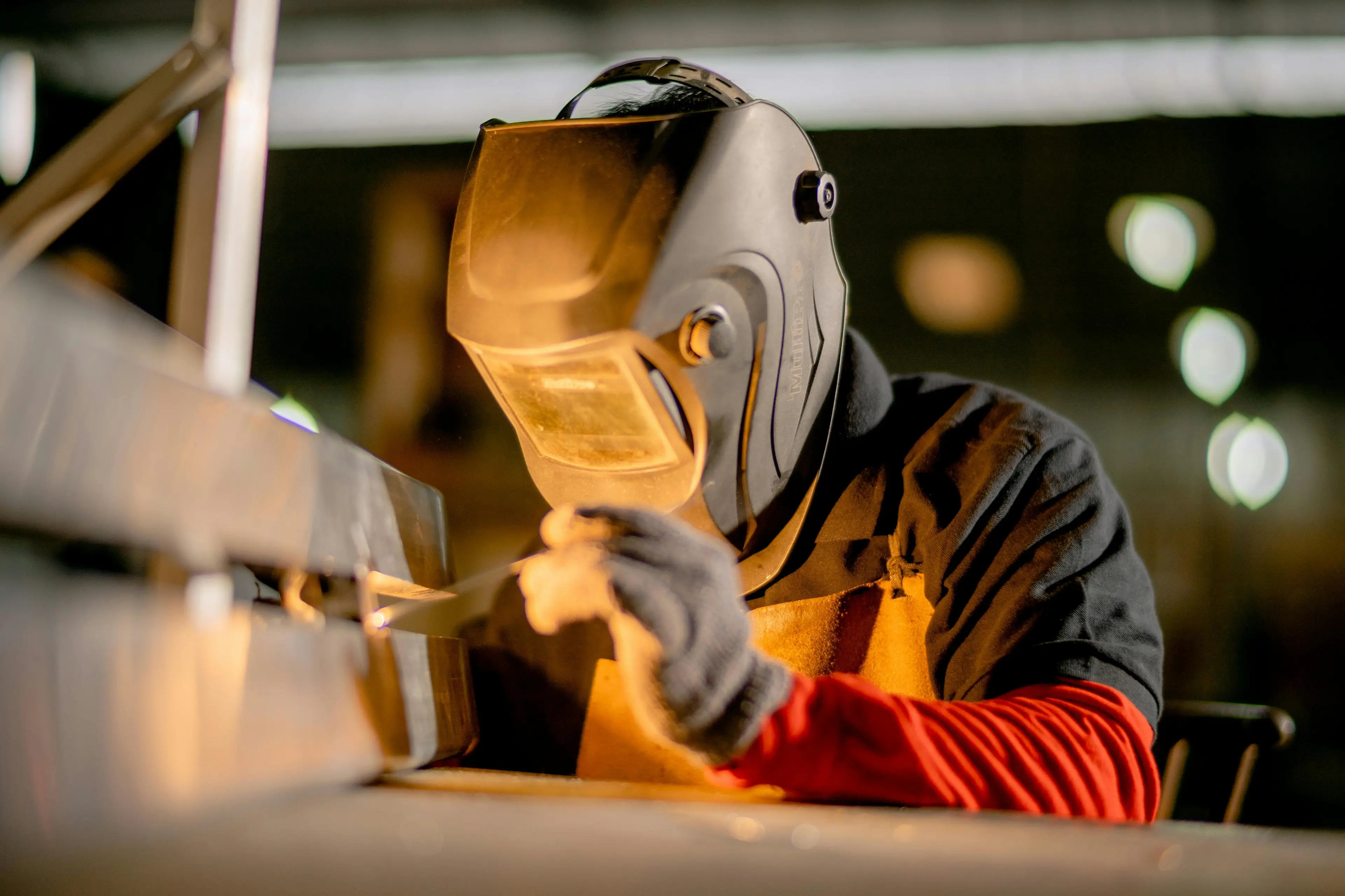 Ferragosto amaro per l’industria: migliaia di lavoratori in cassa integrazione e aziende in crisi\n