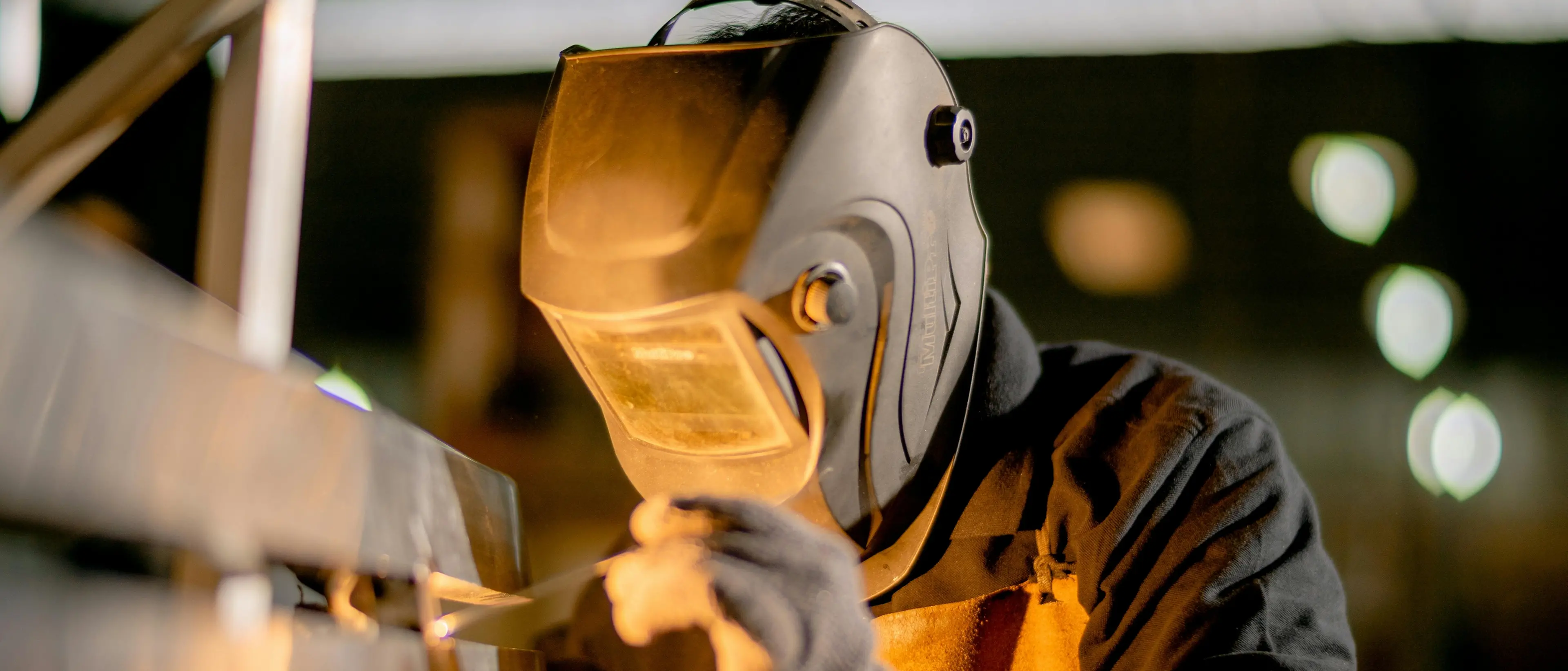 Ferragosto amaro per l’industria: migliaia di lavoratori in cassa integrazione e aziende in crisi\n