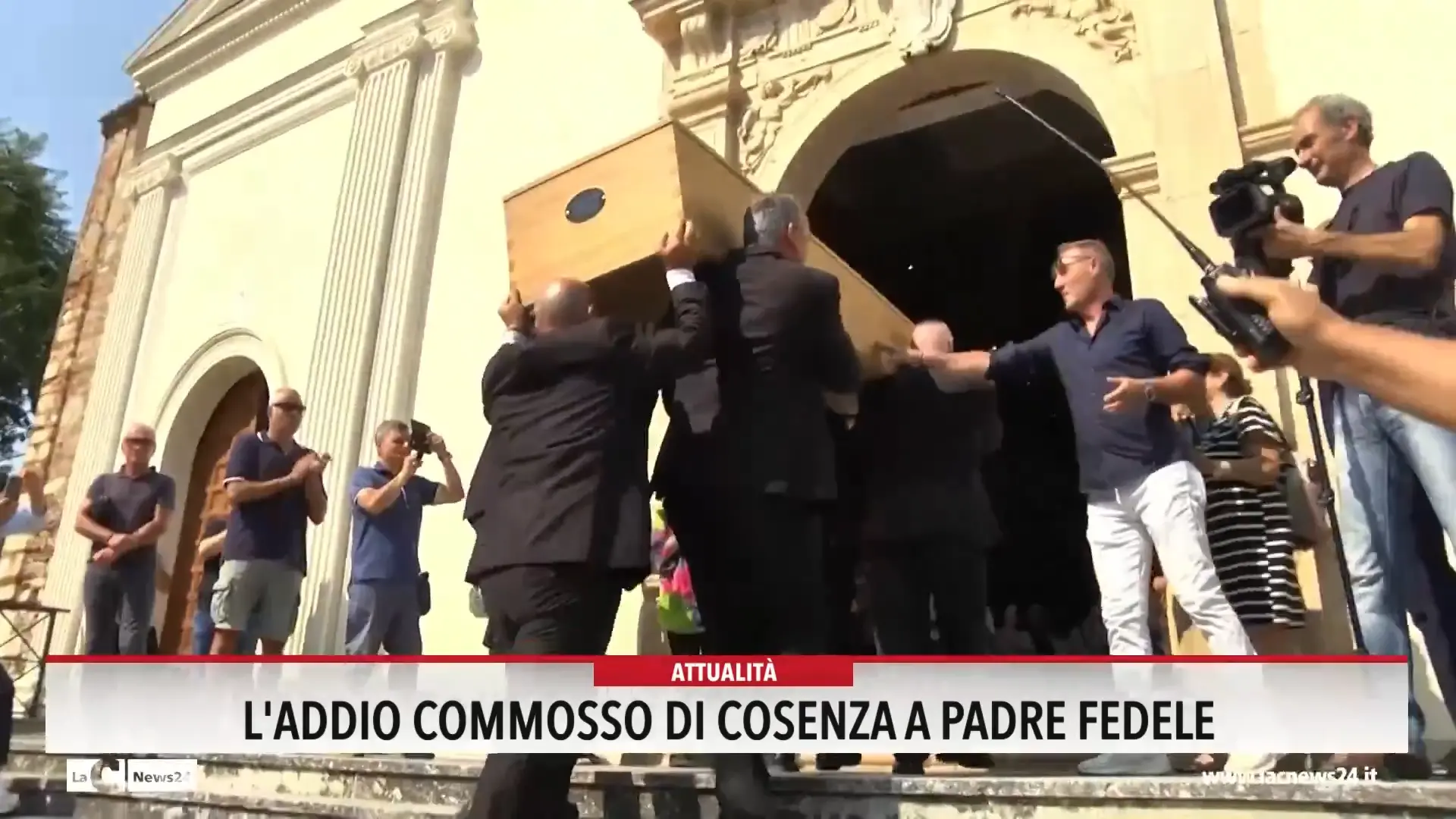 L'addio commosso di Cosenza a Padre Fedele