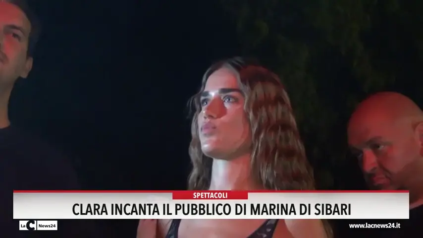 Clara incanta il pubblico di Marina di Sibari