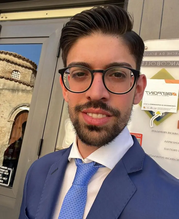 La battaglia contro il tumore e la rinascita, la storia di Raffaele in\u00A0un libro: «Pensavo di morire, ora vivo al massimo ogni giorno»\n