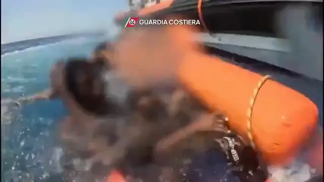 Naufragio a Lampedusa, i soccorsi della Guardia Costiera