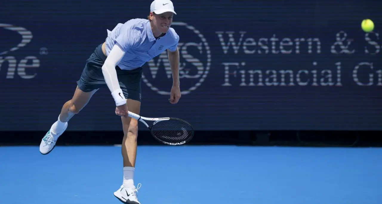 Tennis, Sinner a Cincinnati cade il tabù Auger-Aliassime: canadese sconfitto in due set e semifinale conquistata\n