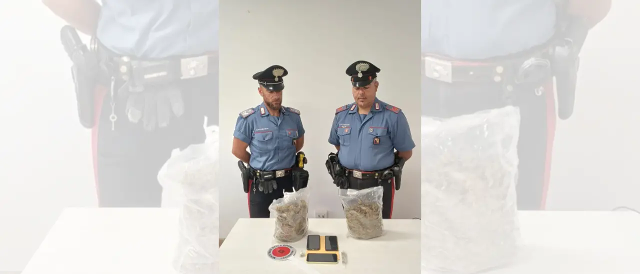 Fuga ad alta velocità sulla Statale 106 e un chilo di droga lanciata dal finestrino, un arresto\n