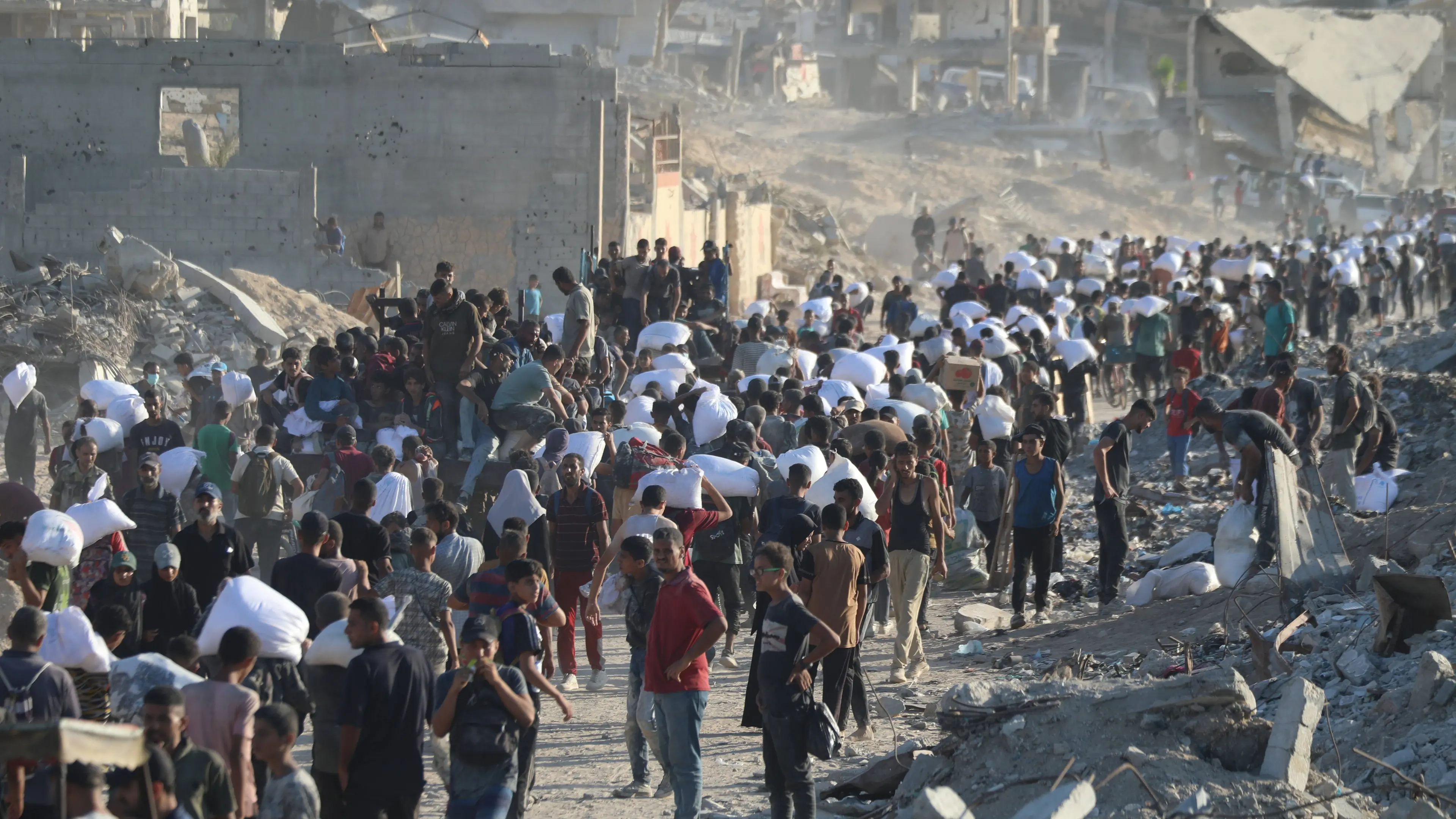 <p>Arrivo di aiuti a Gaza</p>\\n , Omar Ashtawy  apaimages/SIPA