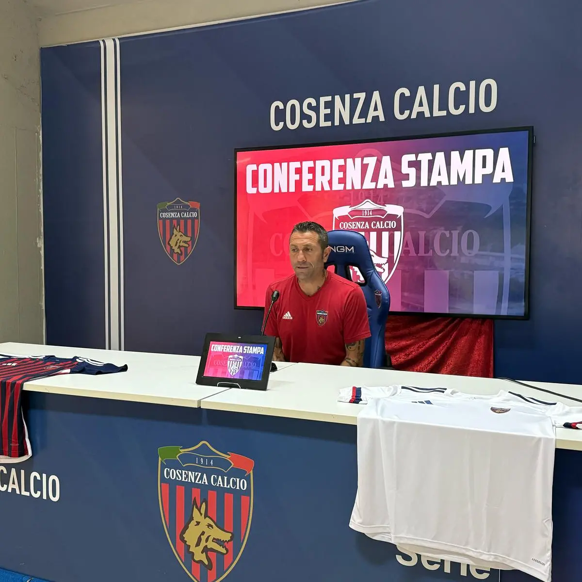 Verso Monopoli - Cosenza, Buscè: «Voglio una squadra pronta a combattere»