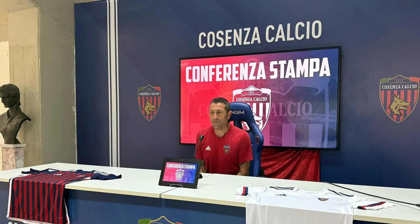 Verso Monopoli-Cosenza, Buscè: «Voglio una squadra compatta e pronta a combattere»