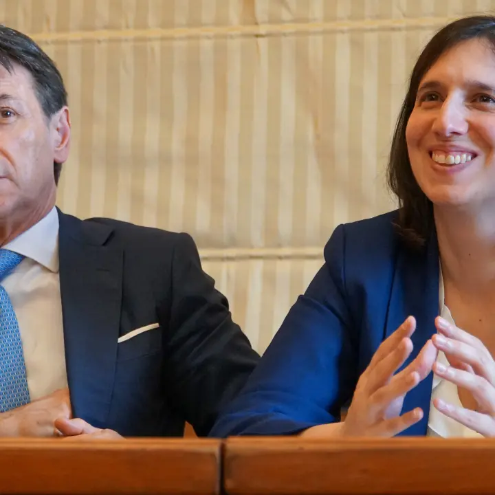 Schlein e Conte,\u00A0matrimonio di convenienza: campo largo solo per le regionali (per ora) tra ricatti, faide interne e rancori mai sopiti