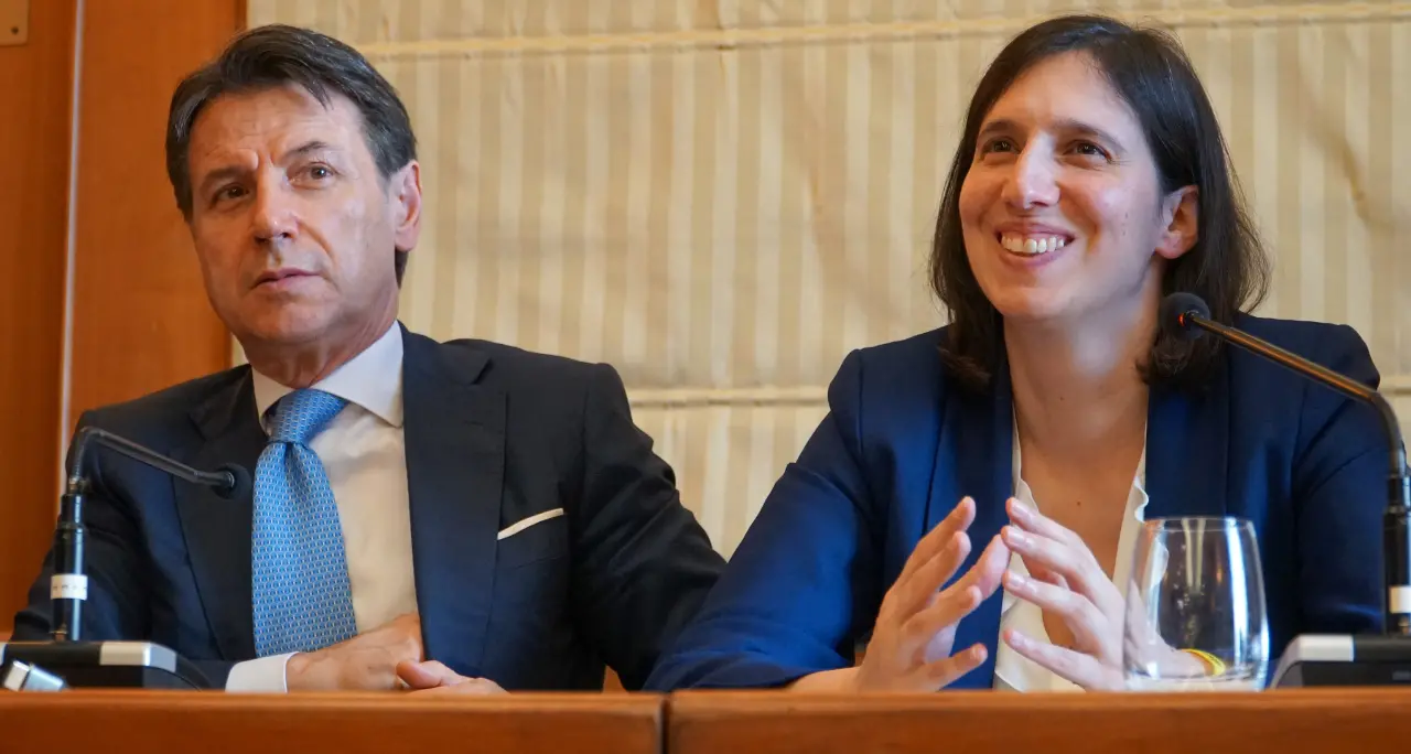 Schlein e Conte,\u00A0matrimonio di convenienza: campo largo solo per le regionali (per ora) tra ricatti, faide interne e rancori mai sopiti