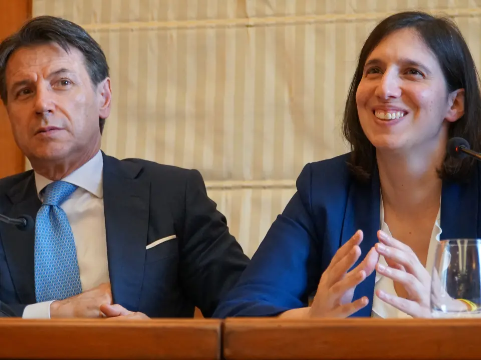 Schlein e Conte, matrimonio di convenienza: campo largo solo per le regionali (per ora) tra ricatti, faide interne e rancori mai sopiti