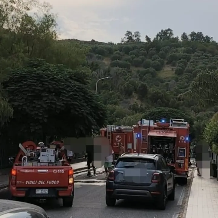 Incendio a Catanzaro, villette a schiera in fiamme nel quartiere Santa\u00A0Maria