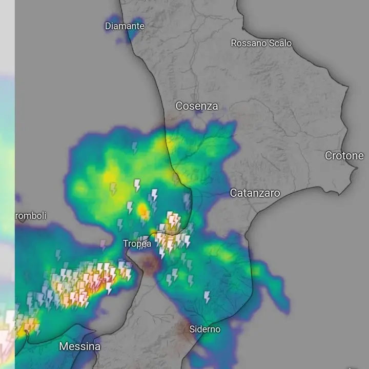 Tempesta di metà agosto in Calabria: temporali e forti piogge soprattutto tra Vibonese e Reggino