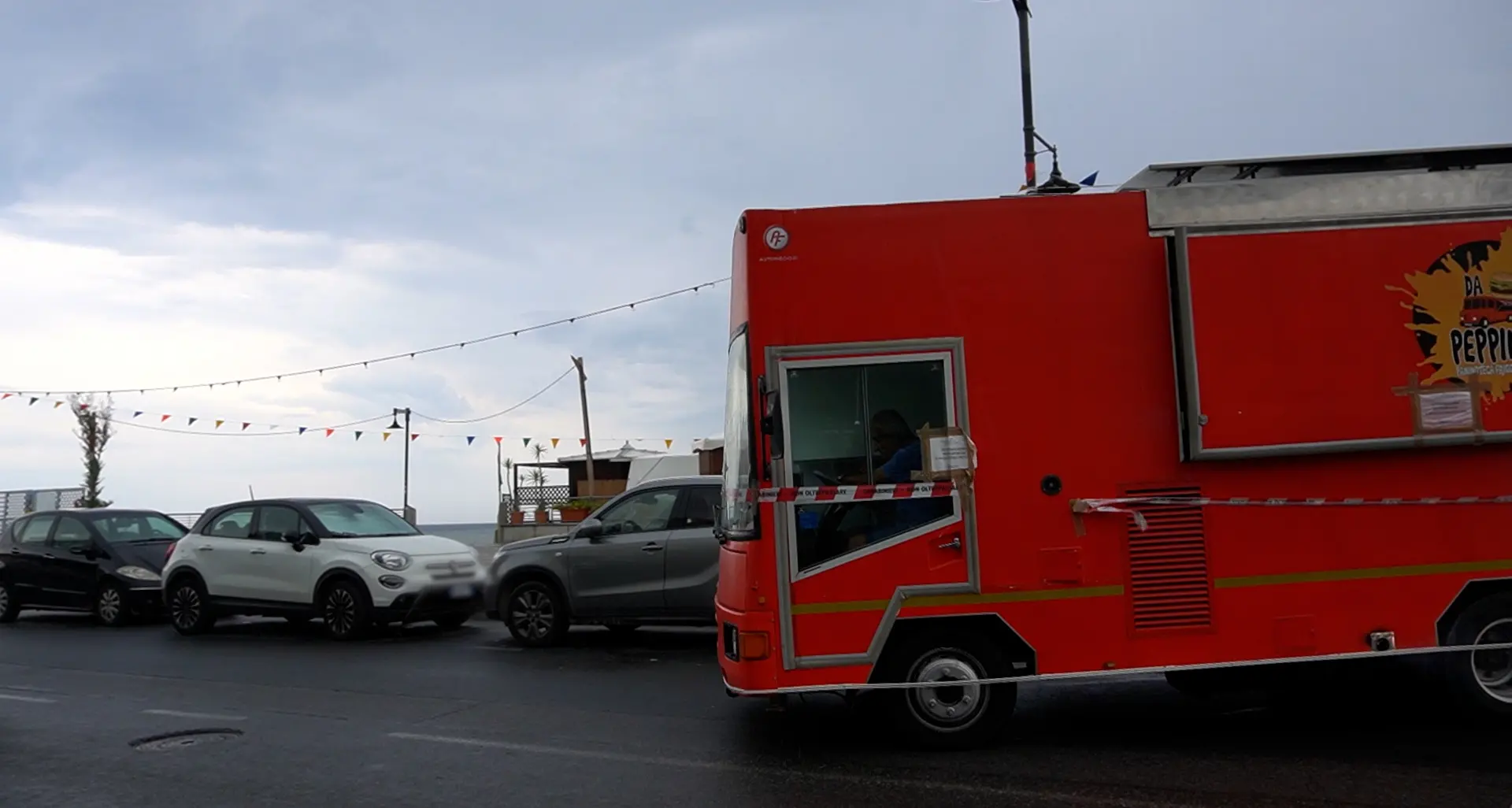 Botulino a Diamante, rimosso il food truck dal lungomare: era diventato meta del turismo dell’orrore