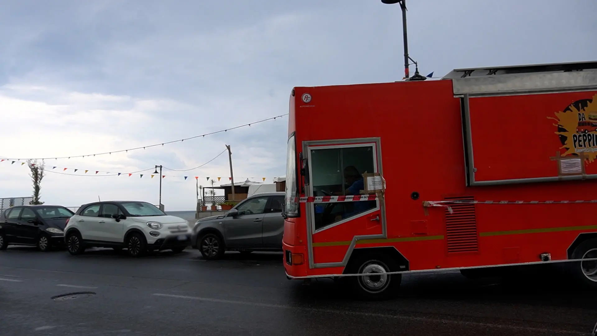 Botulino a Diamante, rimosso il food truck dal lungomare: era diventato meta del turismo dell’orrore