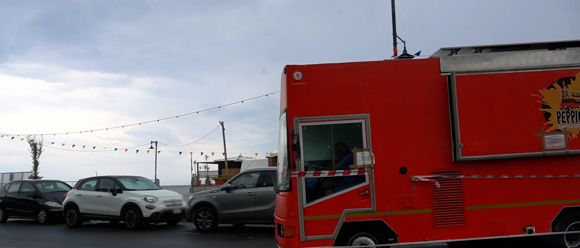 Botulino a Diamante, rimosso il food truck dal lungomare: era diventato meta del turismo dell’orrore