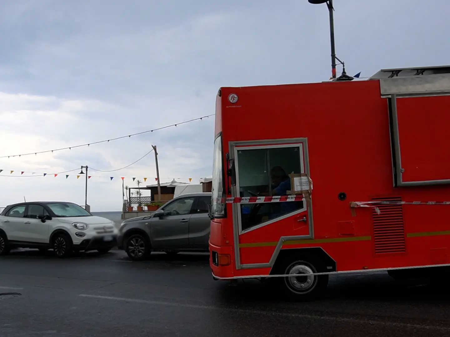 Botulino a Diamante, rimosso il food truck dal lungomare: era diventato meta del turismo dell’orrore