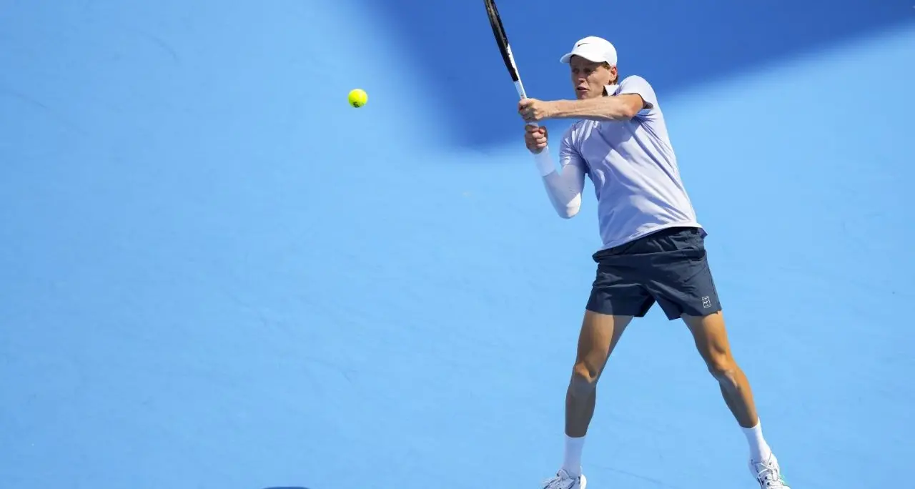 Tennis, Sinner vince nel giorno del suo compleanno: in regalo la finale a Cincinnati\n
