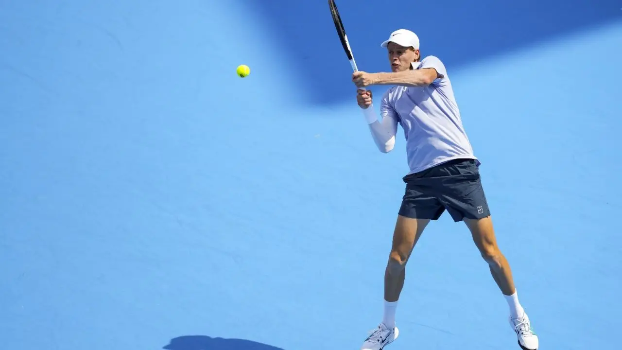Tennis, Sinner vince nel giorno del suo compleanno: in regalo la finale a Cincinnati\n