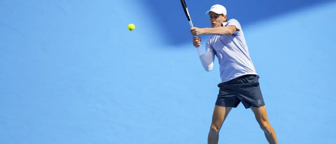 Tennis, Sinner vince nel giorno del suo compleanno: in regalo la finale a Cincinnati\n