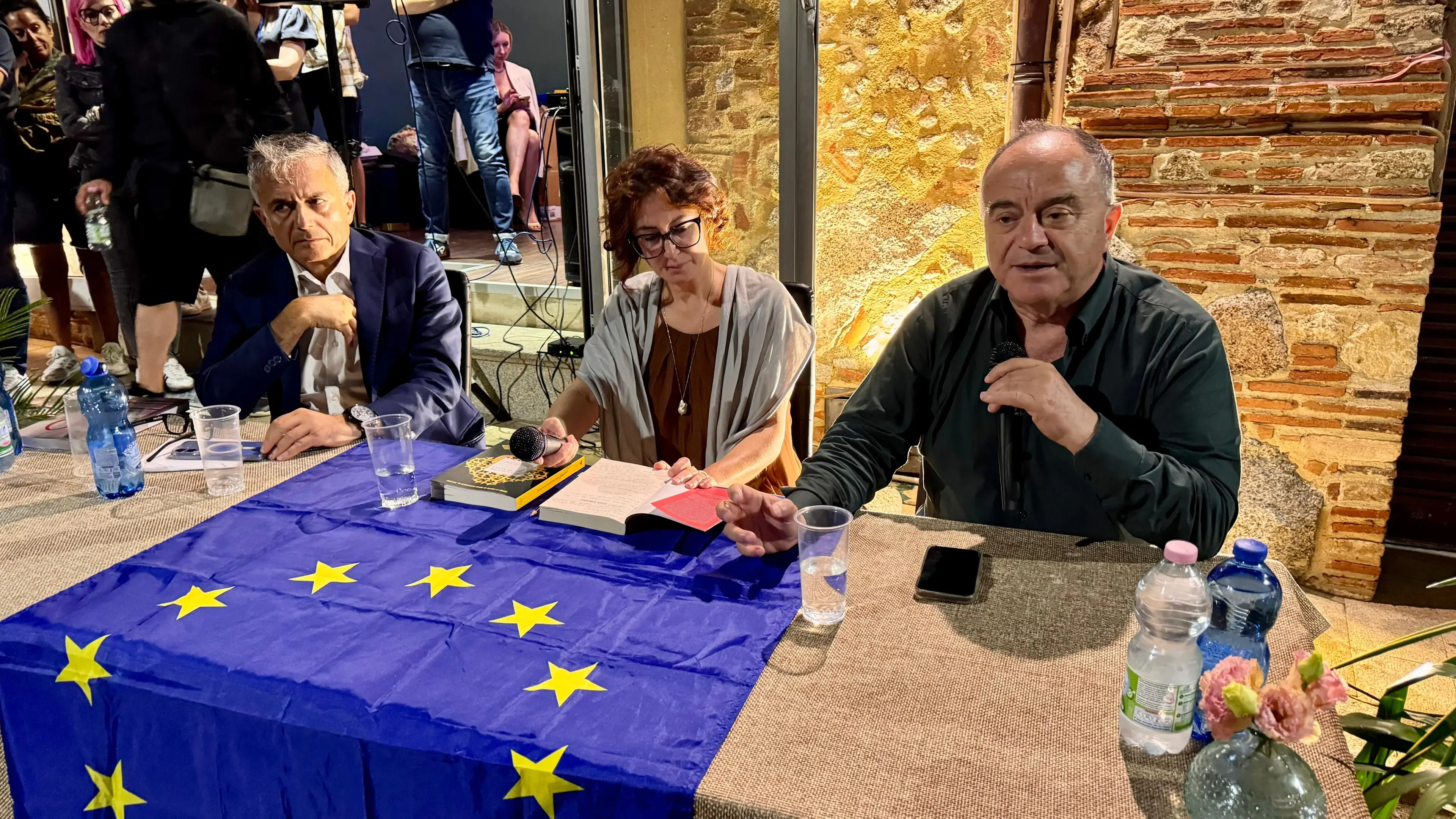 Gratteri: «Non mi candido anche se continuano a chiedermelo, in Calabria la politica si annaca senza decidere nulla»\n