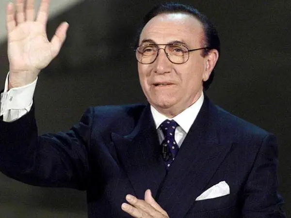 Morte Pippo Baudo, mercoledì i funerali in Sicilia. Camera ardente domani a Roma