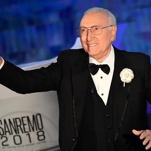 Addio a Pippo Baudo, il Maestro della televisione italiana: un ricordo personale da un backstage in Calabria\n