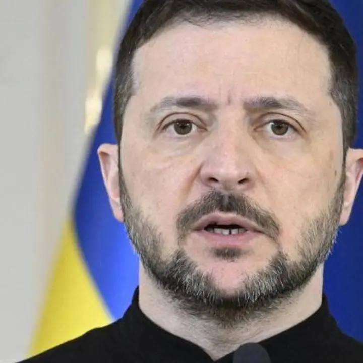 Zelensky a Bruxelles: «Servono garanzie di sicurezza che funzionino, la Russia non può darne»\n