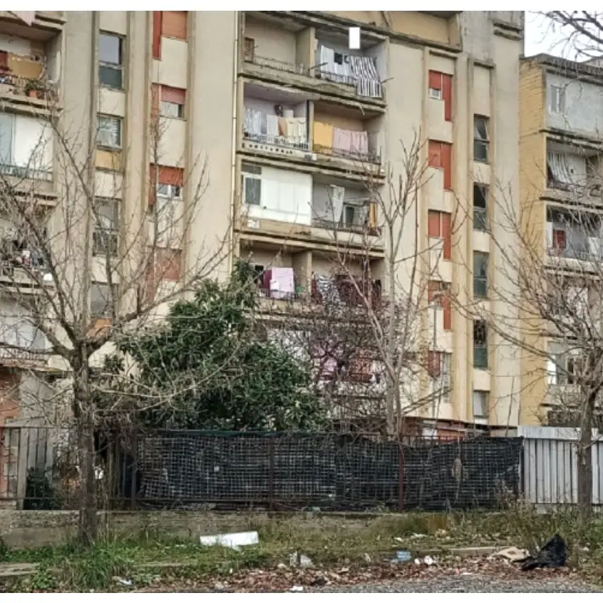 Crisi abitativa senza precedenti in Calabria: occupazioni abusive, fondi azzerati e alloggi popolari nel degrado\n