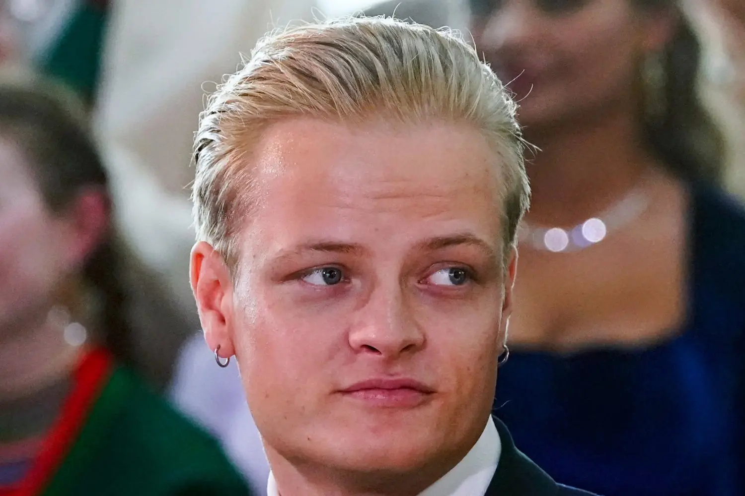 Marius Borg Hoiby, il figlio della principessa norvegese accusato di 32 reati tra cui quattro stupri\n