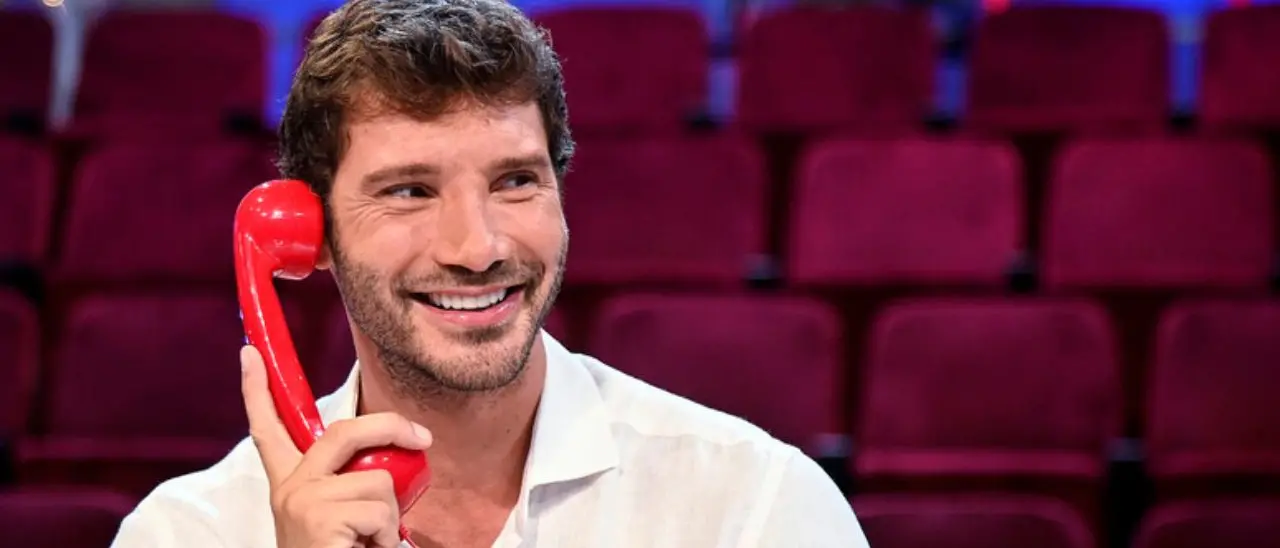 Non è più Bova il gossip dell’estate: il ciclone investe De Martino, vittima di un attacco hacker. I suoi video intimi diffusi online\n