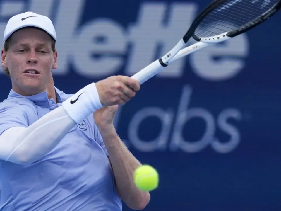 Tennis, Sinner si ritira: Alcaraz sale sul trono di Cincinnati