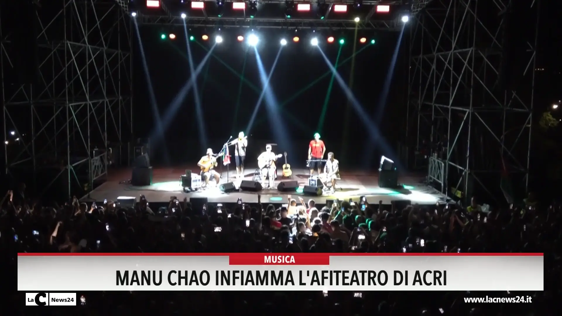 Manu Chao infiamma l'anfiteatro di Acri