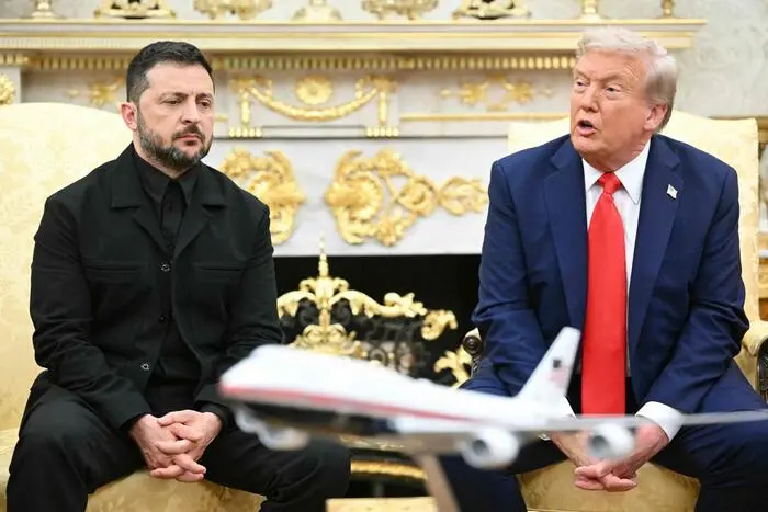 Incontro Trump-Zelensky alla Casa Bianca: «Pronti a un trilaterale con Putin». Arrivati i leader europei\n