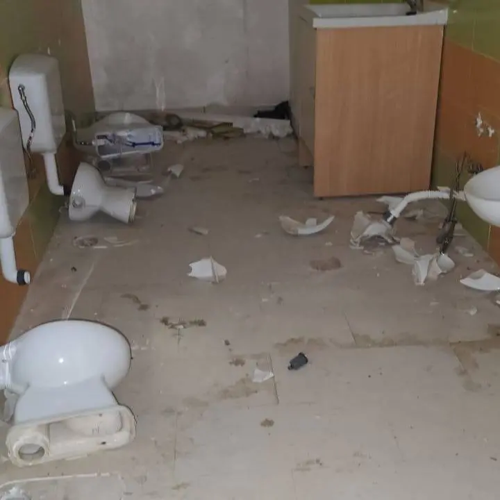 Mendicino, raid vandalico in una scuola in ristrutturazione: la denuncia del sindaco\n