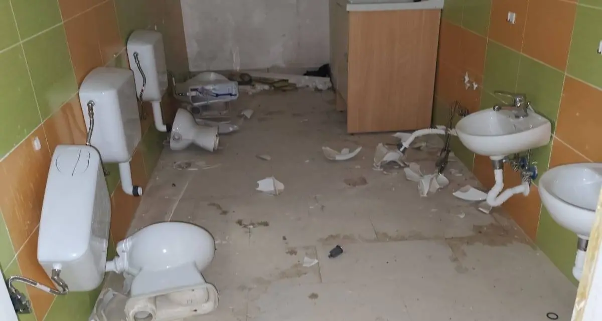 Mendicino, raid vandalico in una scuola in ristrutturazione: la denuncia del sindaco\n