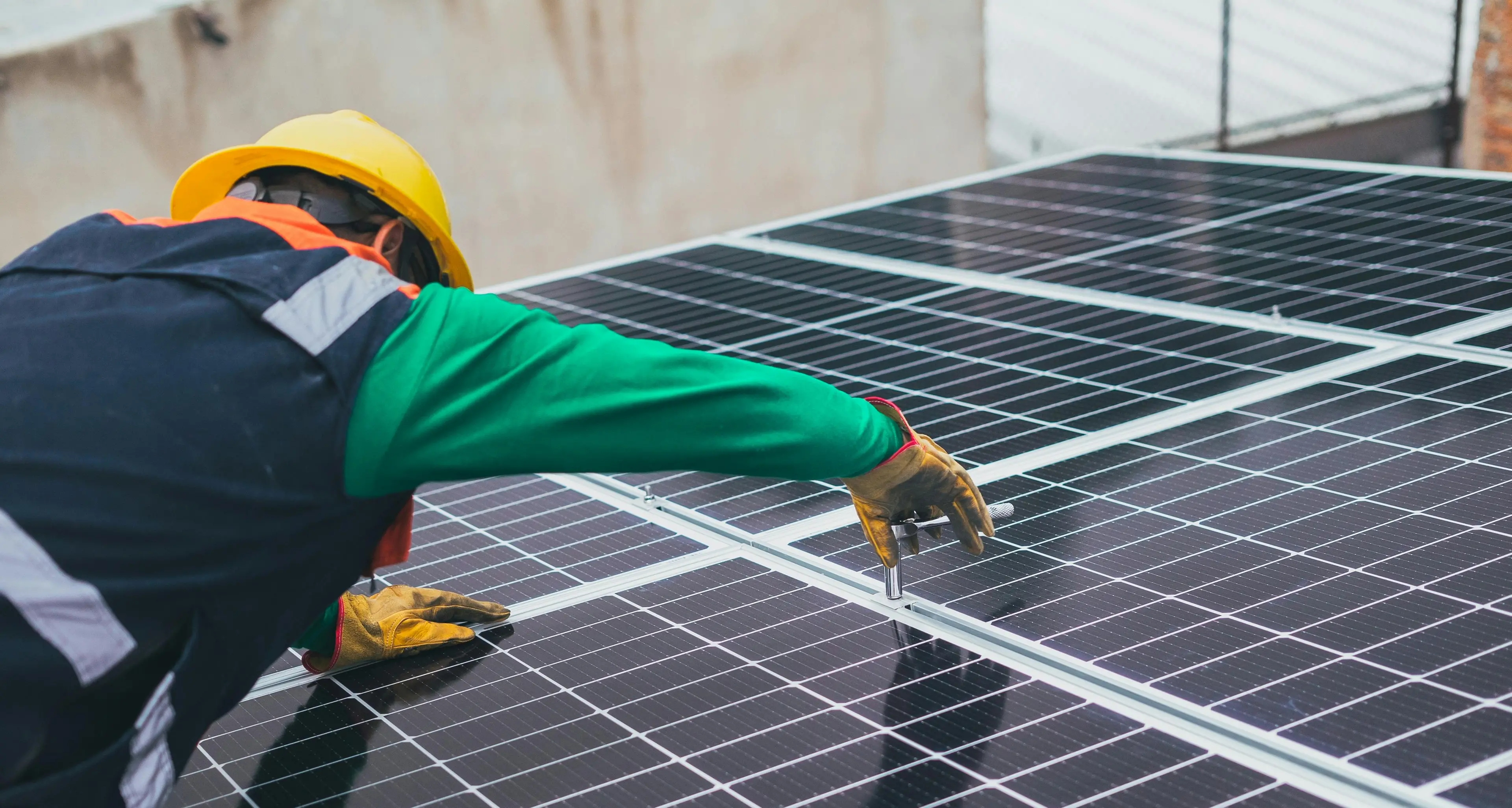 L’Italia supera i 2 milioni di impianti fotovoltaici, la Calabria cresce ma resta fanalino di coda\n