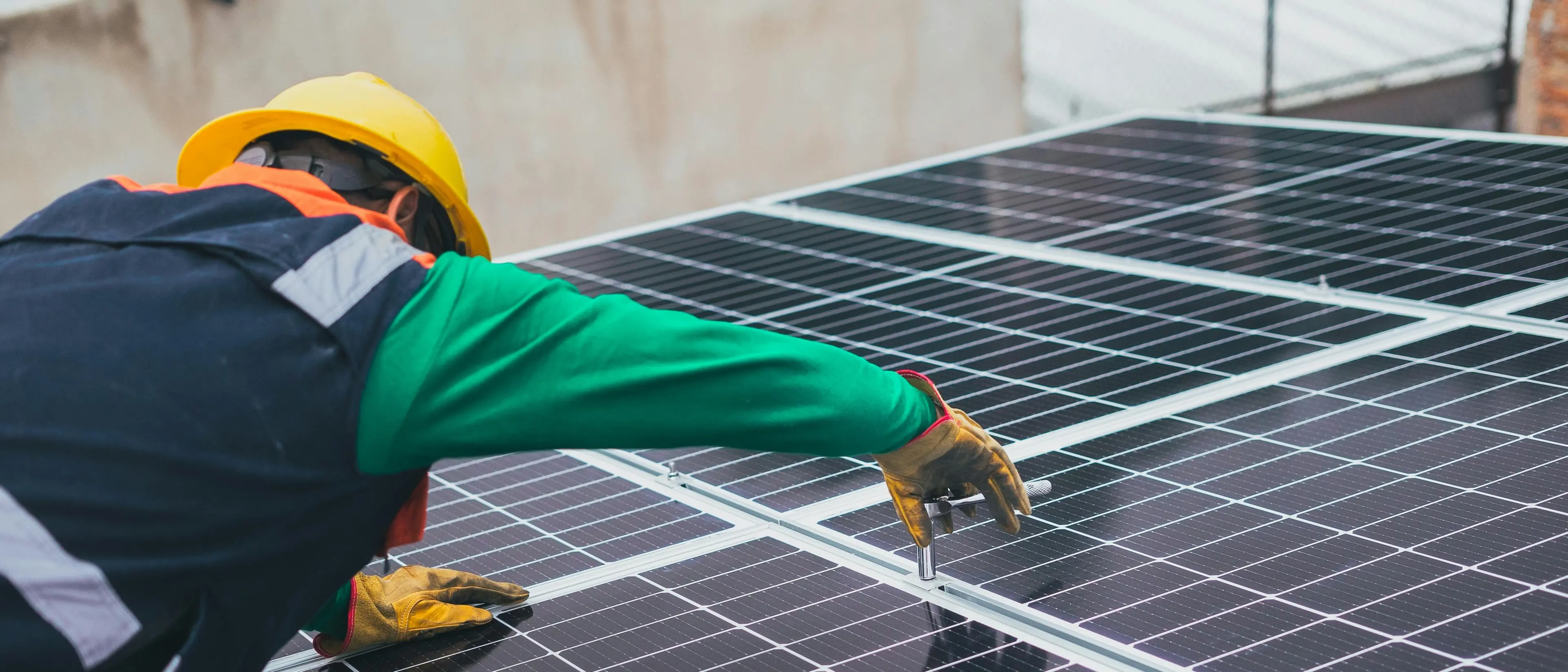 L’Italia supera i 2 milioni di impianti fotovoltaici, la Calabria cresce ma resta fanalino di coda\n